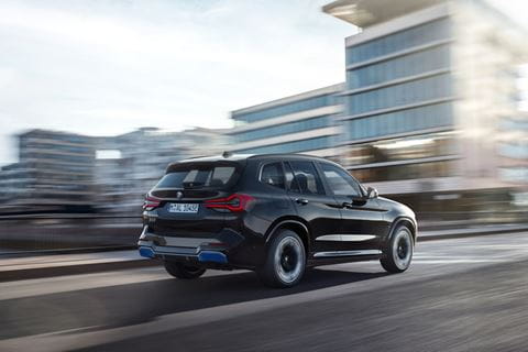 BMW-iX3-FL-2022-review-2