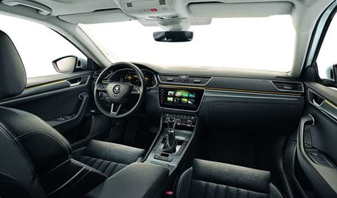 Skoda-SuperbCombiiV-2021-1