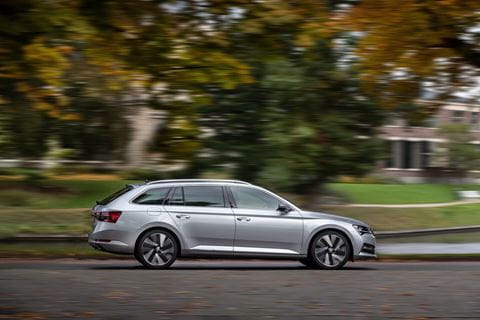 Skoda-SuperbCombiiV-2021-2