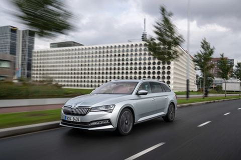 Skoda-SuperbCombiiV-2021-3