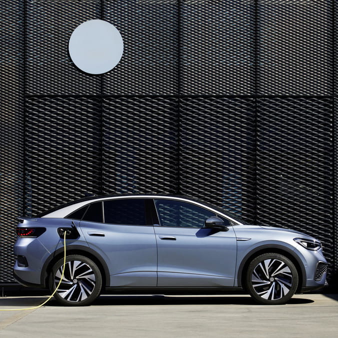 DB2022AU00273_small_crop