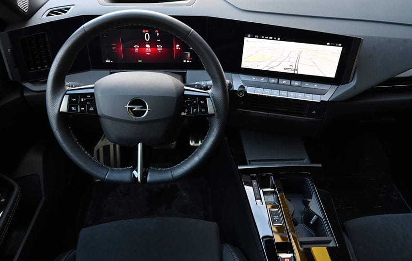 Opel Astra Electric interior