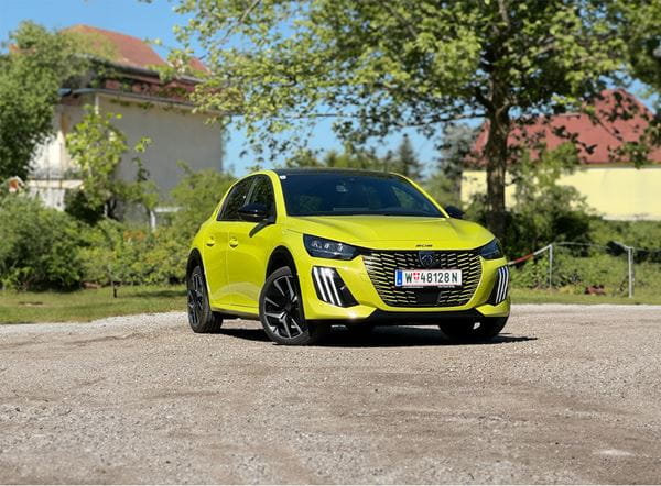 Peugeot e-208 GT 