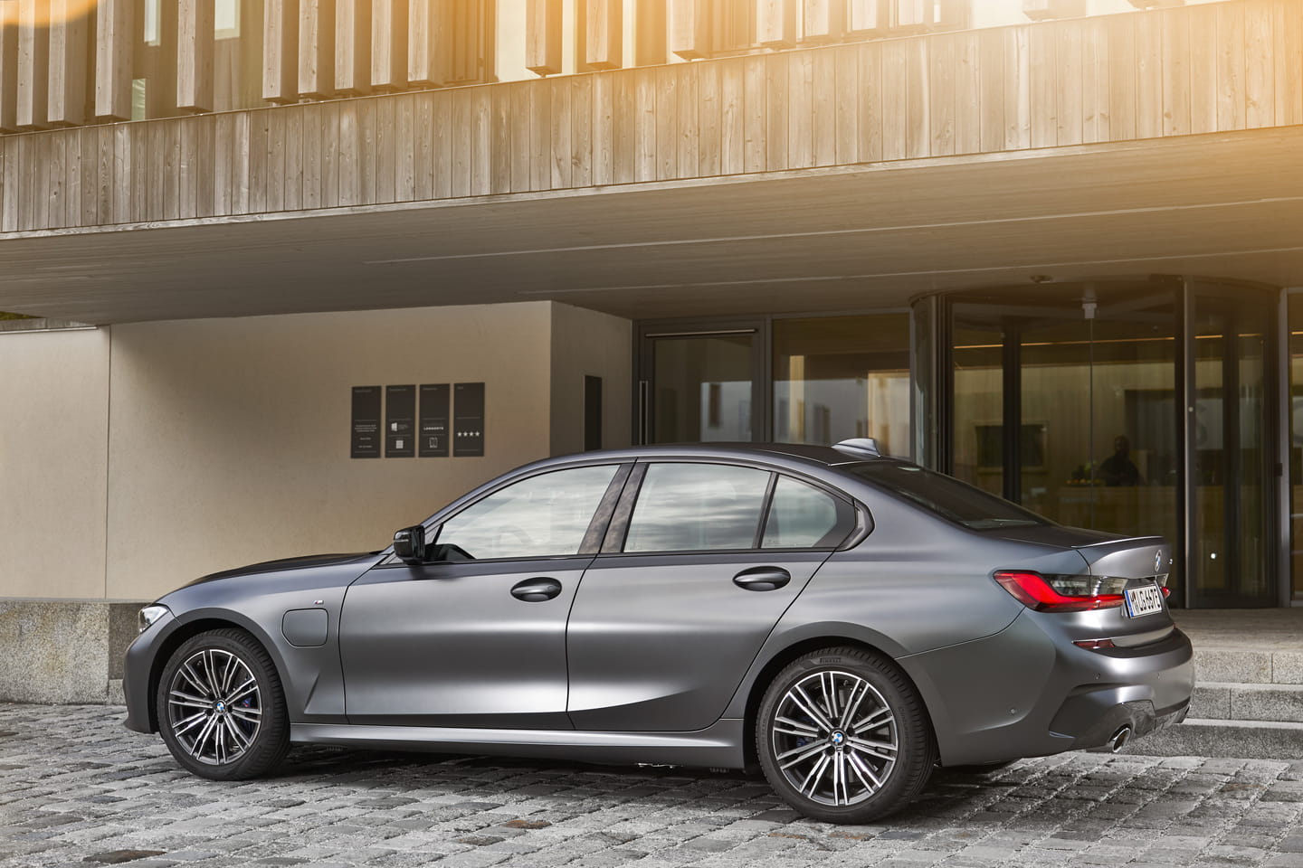 Pidgin Geniet Elegantie BMW-330e-2021-review | LeasePlan