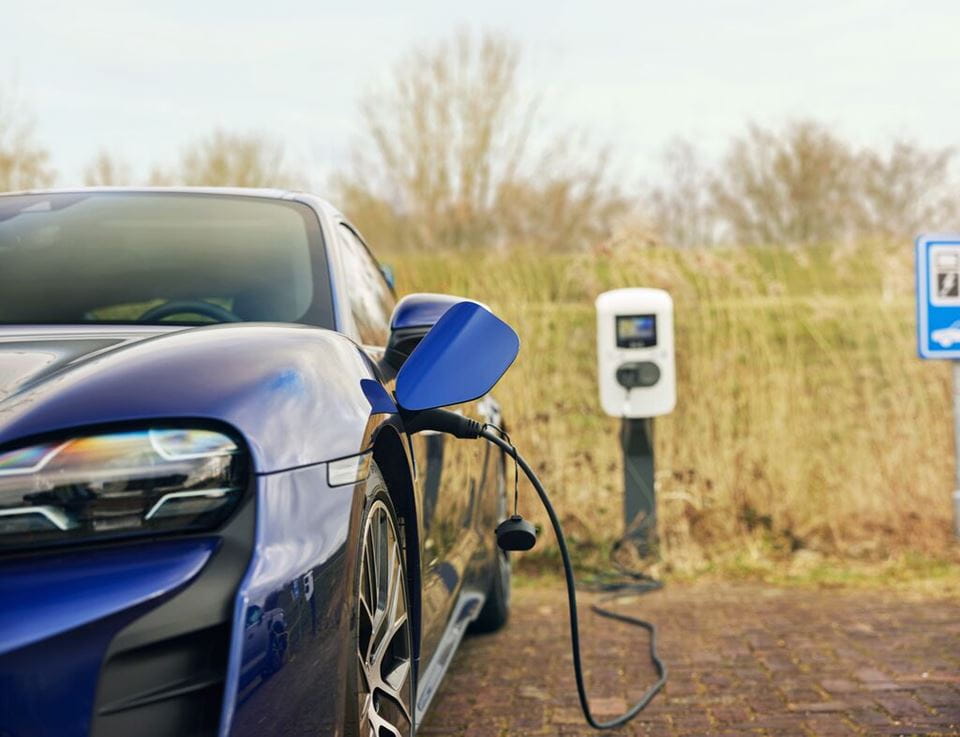 Hvordan foregår tilbagebetaling af strøm når man oplader sin elbil derhjemme?