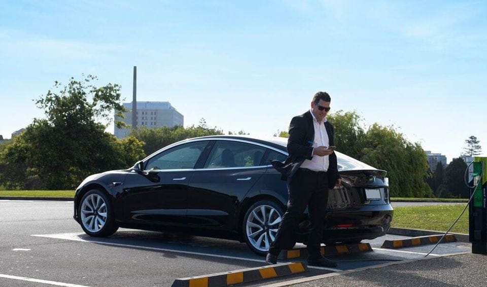 Kør ud i det blå med Tesla Model 3