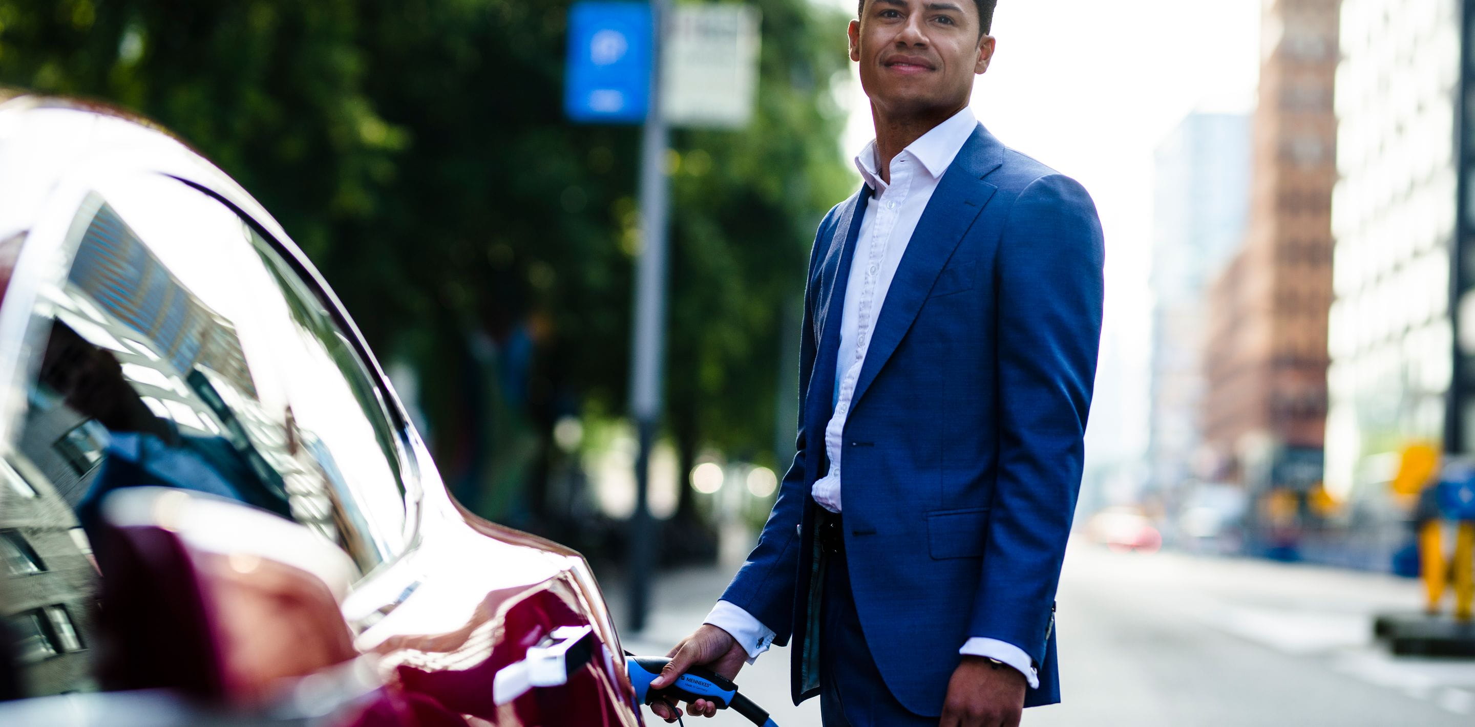 man charge an electrical car