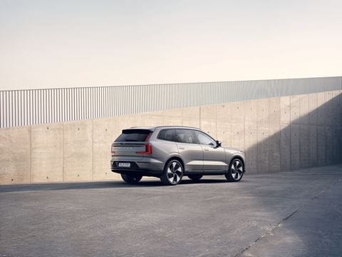 Paragraph-Volvo-EX90-sideback