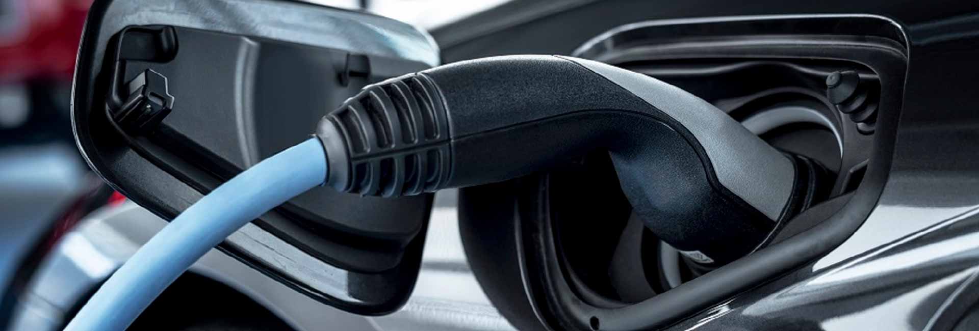 mercato-auto-volano-le-elettriche