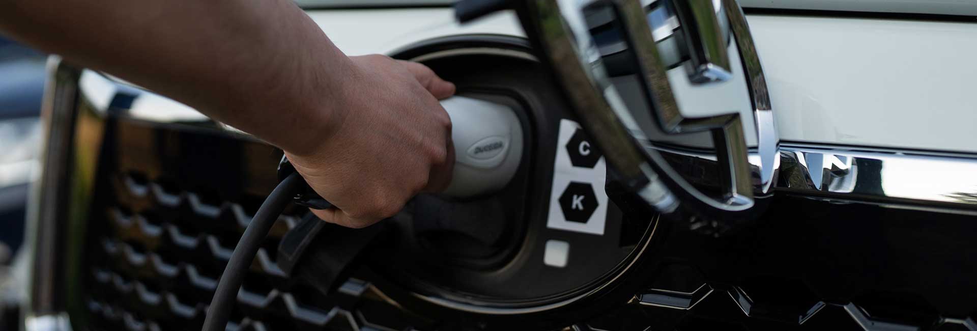 politica-frena-crescita-auto-elettriche