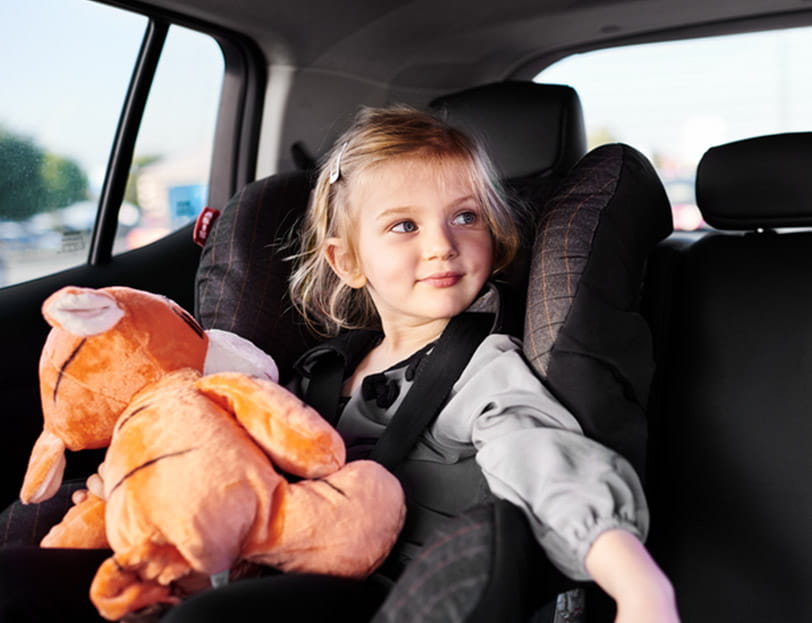 Sicurezza bambini in auto: regole e norme