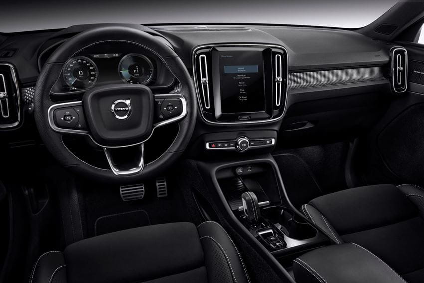 265601_XC40_Recharge_Plug-In_Hybrid_R-Design_Leather_Charcoal_in_Charcoal