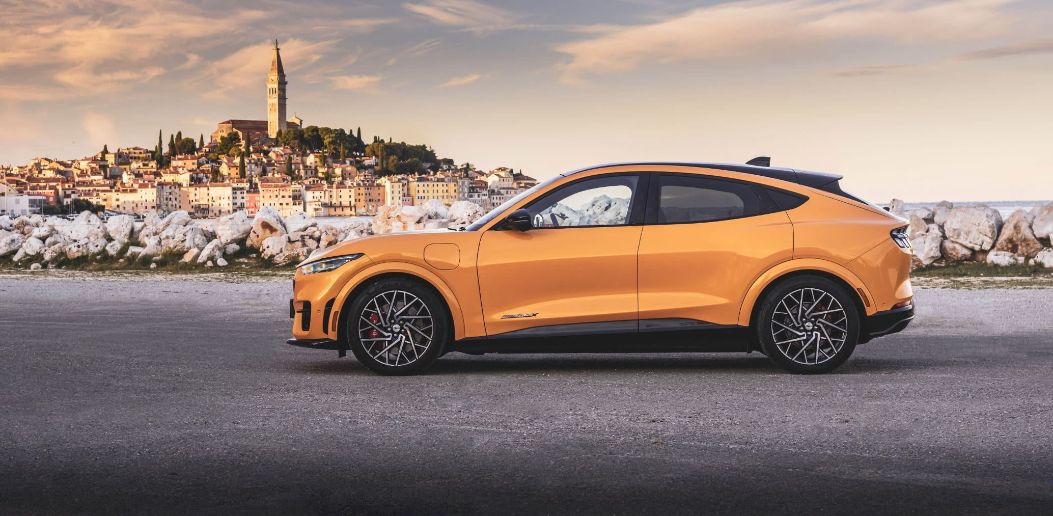 FordMustangMach-E_GT_header-2