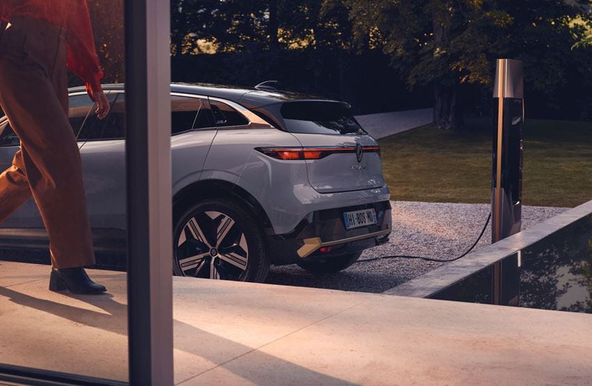 renault-megane-e-tech-laden-4