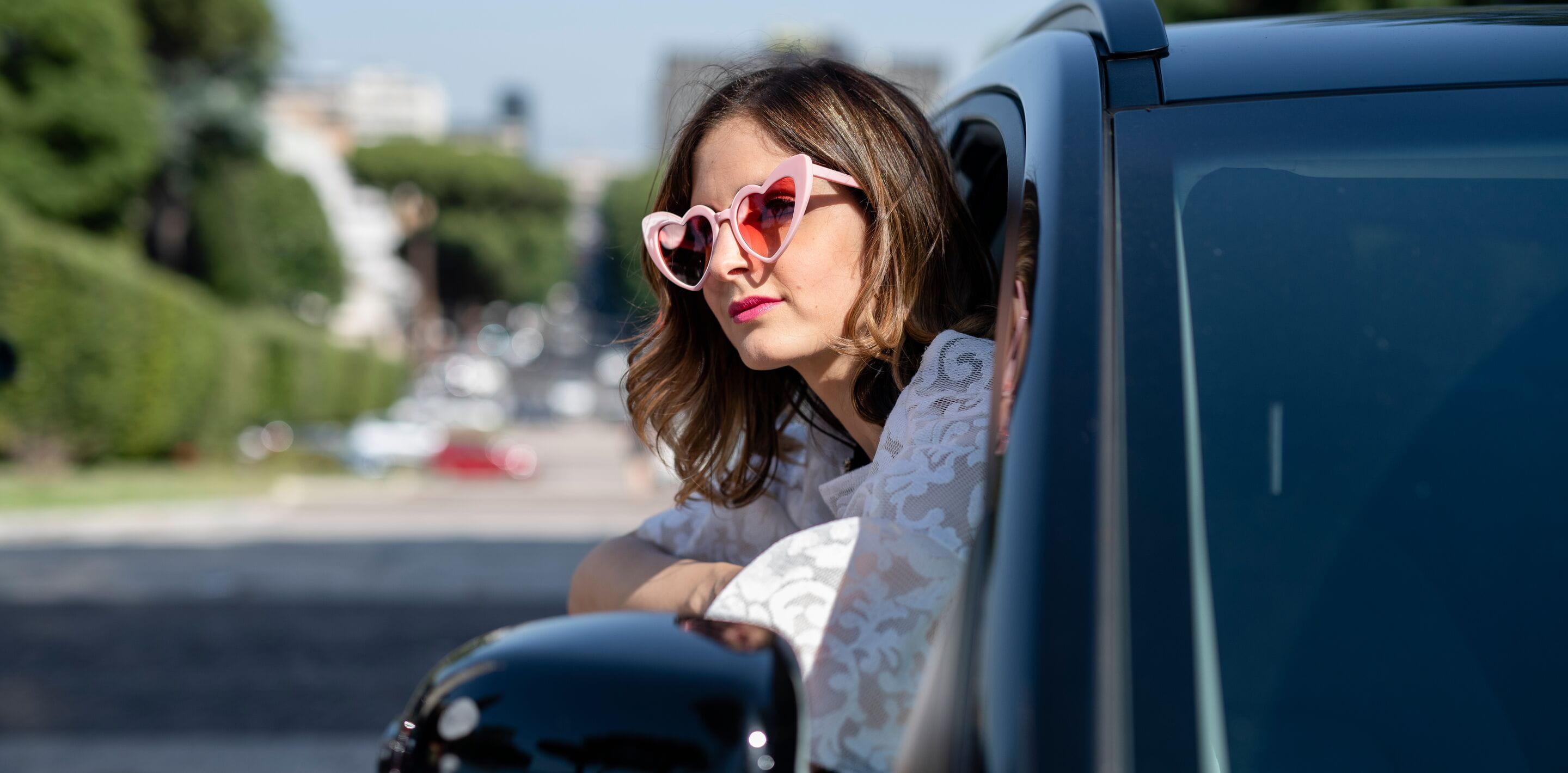kobieta auto okulary przeciwsłoneczne