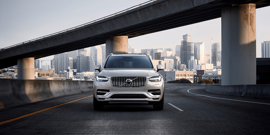 _XC90_Recharge_Plug-In_Hybrid_Inscripti