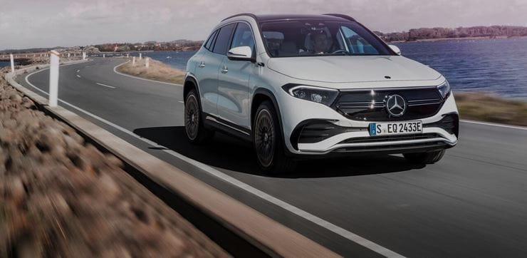 Mercedes-Benz EQA em estrada