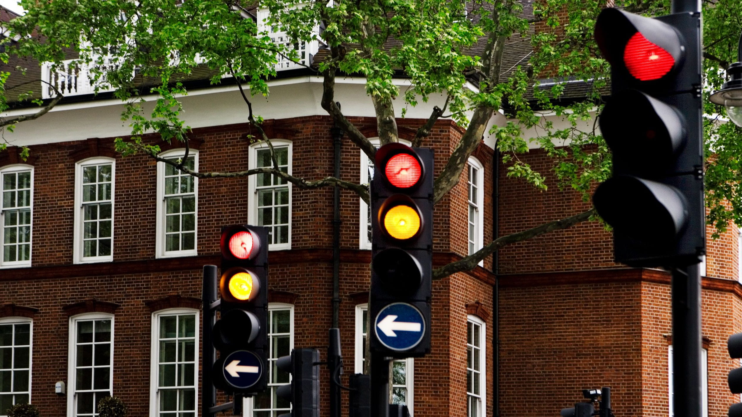 Traffic lights with building