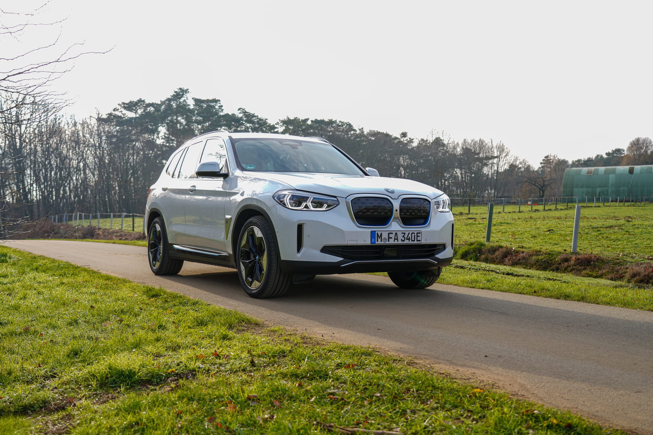 BMW-iX3-2021-review-1